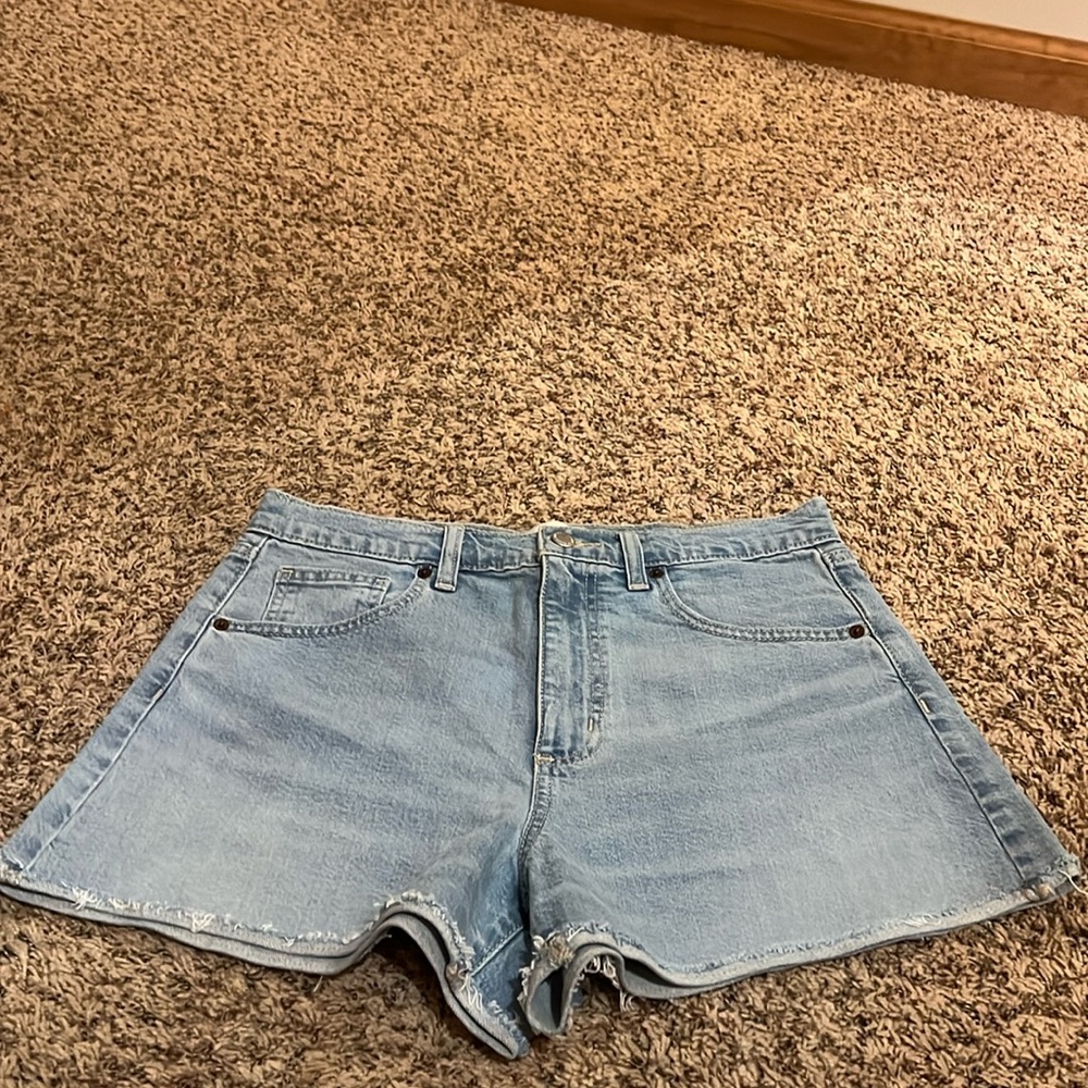 Universal Thread 90s cutoff jean shorts in size 8
